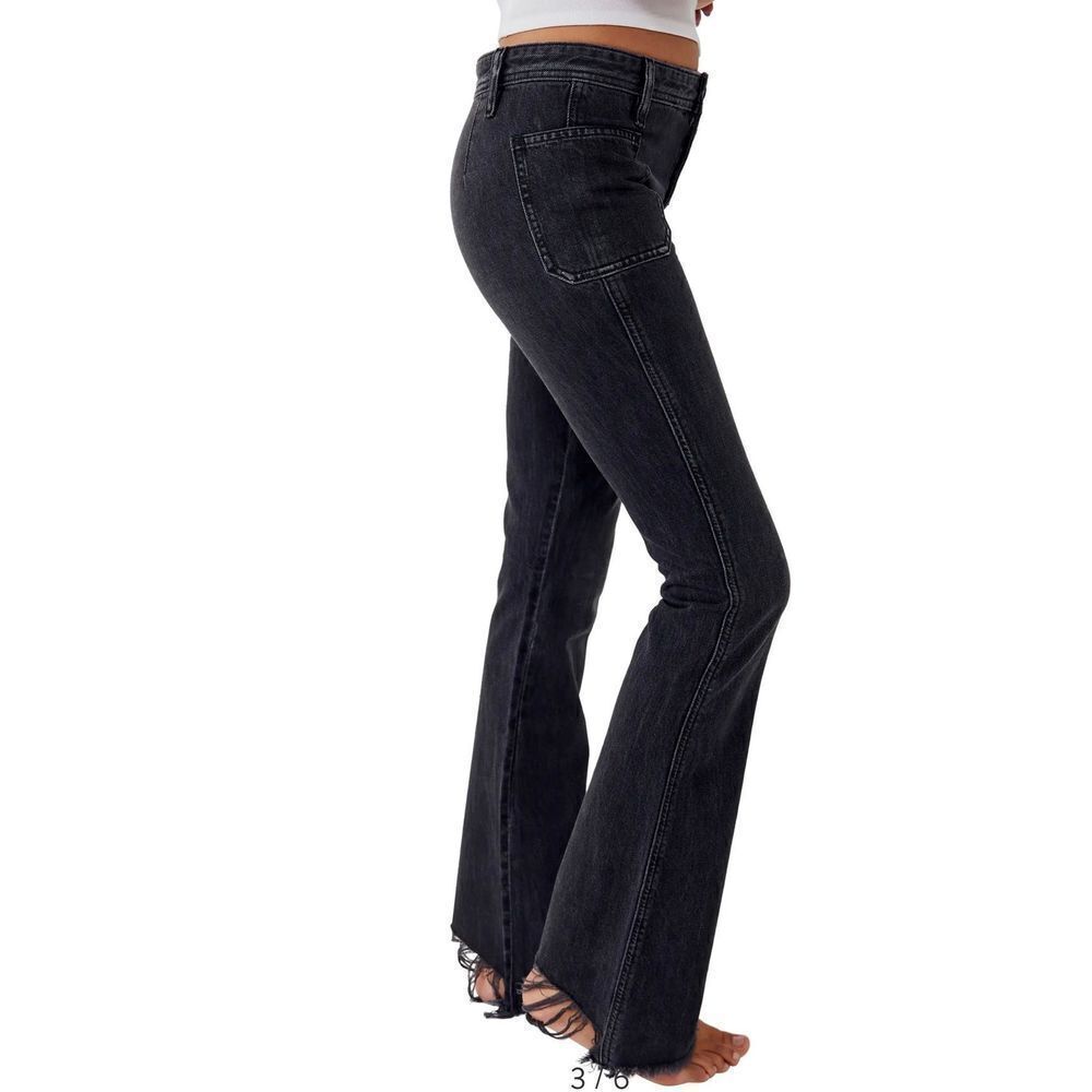 We the Free Izzy Flare Leg Raw‎ Hem Jeans
FREE PEOPLE